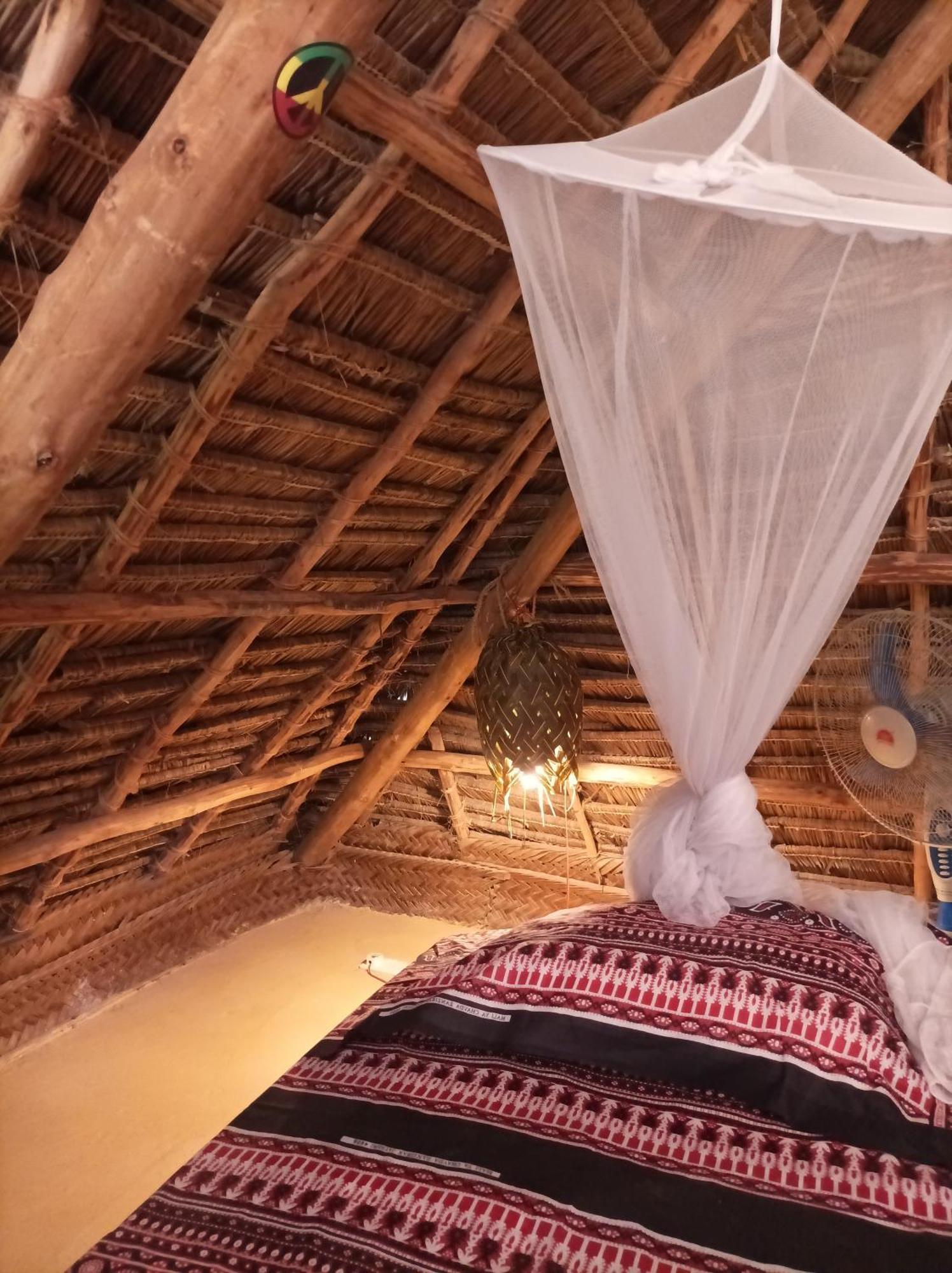 Mamarasta Bed & Breakfast Bwejuu Ngoại thất bức ảnh