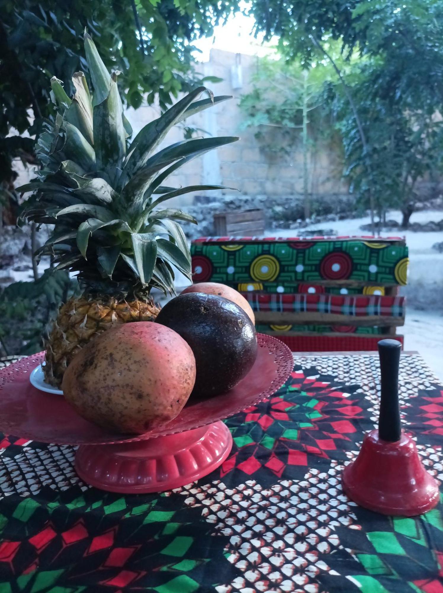 Mamarasta Bed & Breakfast Bwejuu Ngoại thất bức ảnh