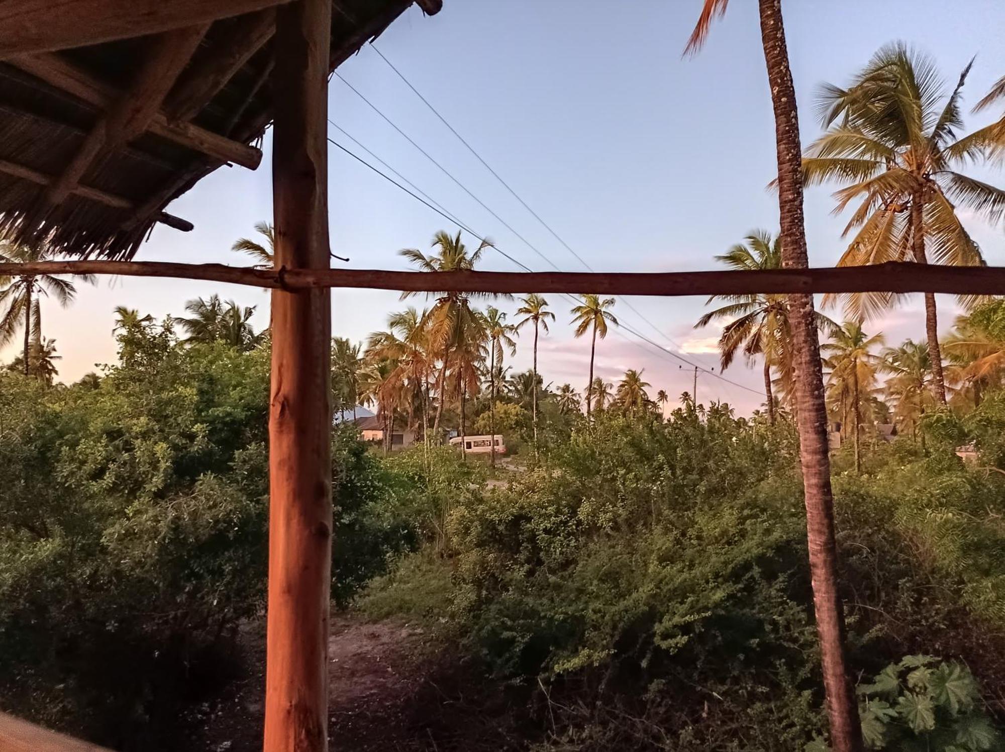 Mamarasta Bed & Breakfast Bwejuu Phòng bức ảnh