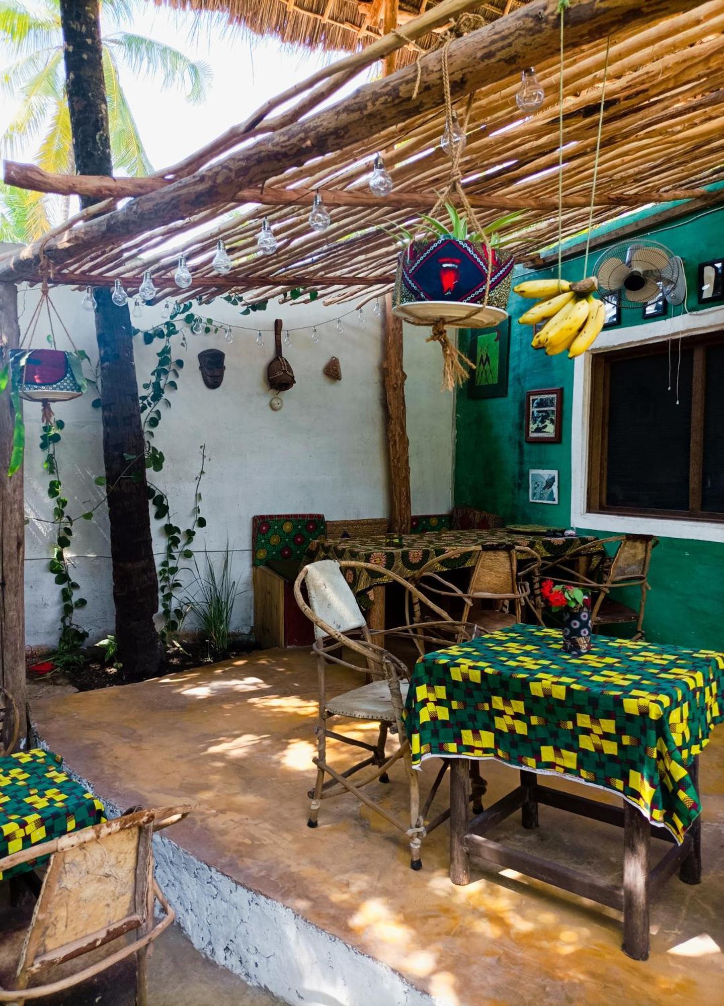 Mamarasta Bed & Breakfast Bwejuu Ngoại thất bức ảnh
