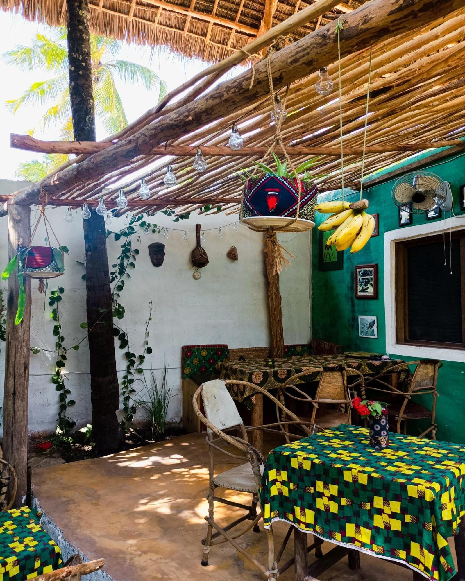 Mamarasta Bed & Breakfast Bwejuu Ngoại thất bức ảnh